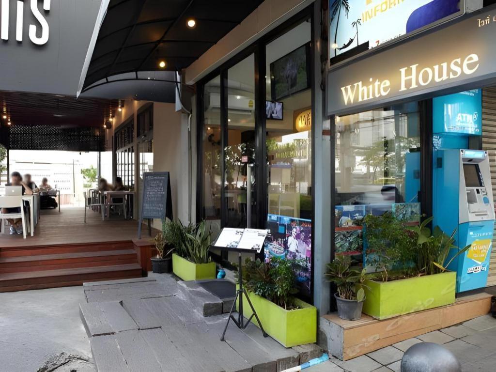 White House Asoke Sukhumvit 18 3* Bangkok