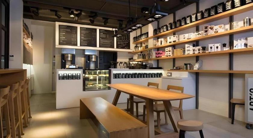 Hotel White House Asoke Sukhumvit 18