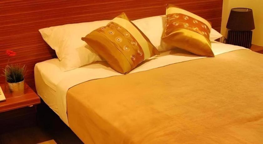 White House Asoke Sukhumvit 18 Hotel 3*