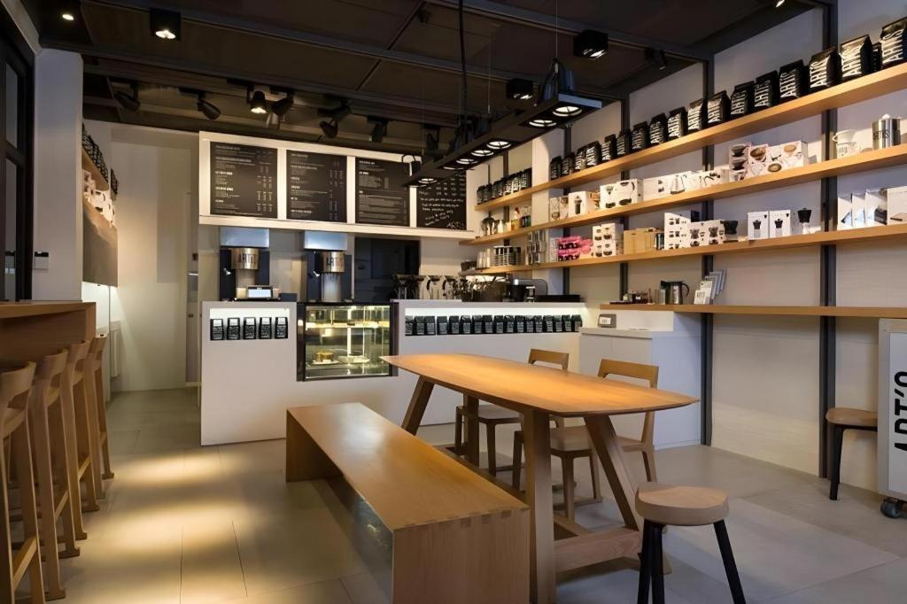 White House Asoke Sukhumvit 18 3*