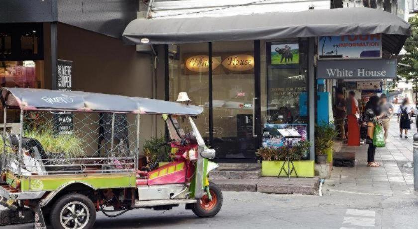 White House Asoke Sukhumvit 18 3*