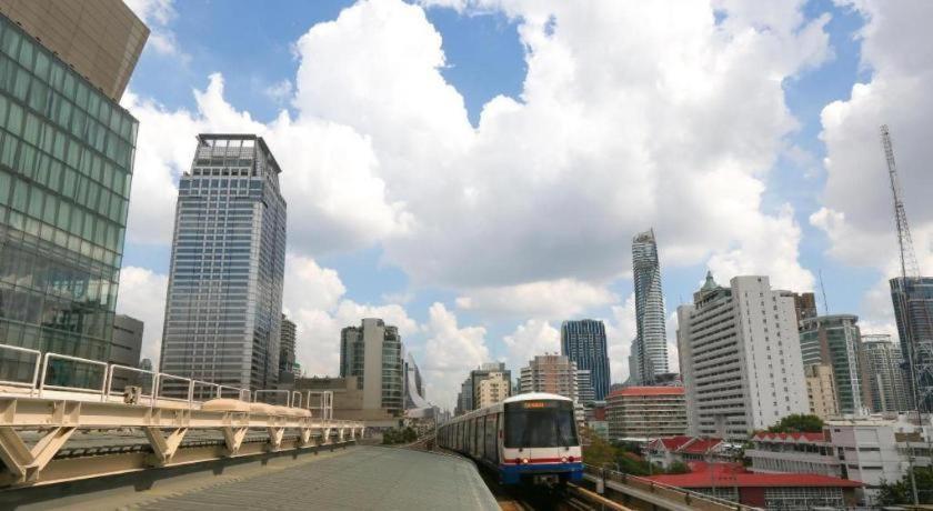 White House Asoke Sukhumvit 18