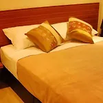 White House Asoke Sukhumvit 18