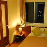 White House Asoke Sukhumvit 18