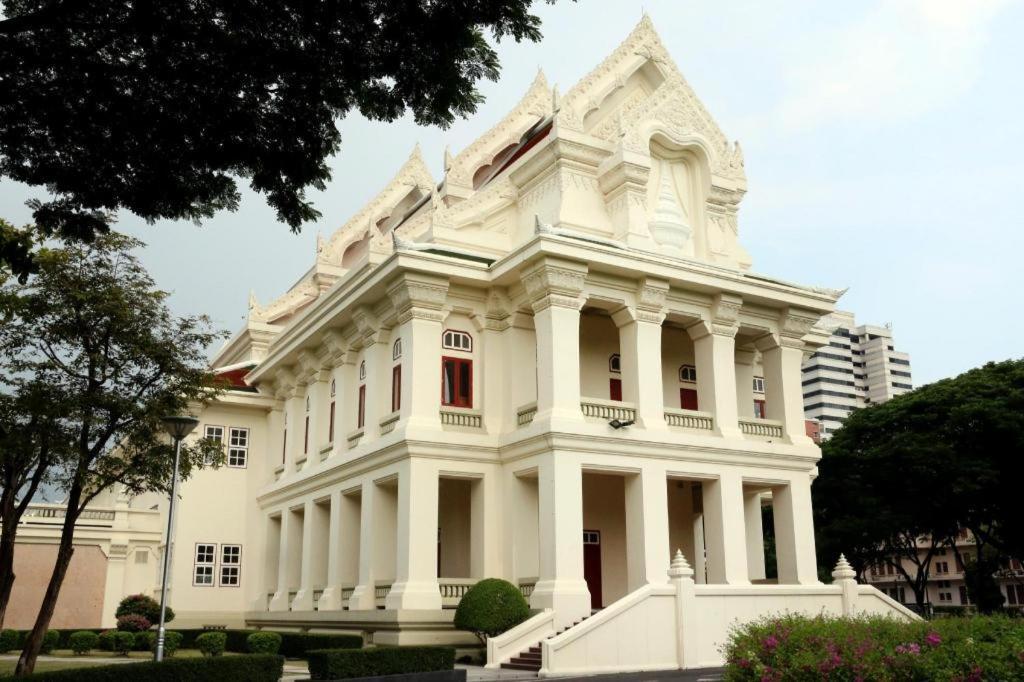 White House Asoke Sukhumvit 18 3*