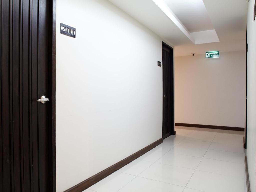 White House Asoke Sukhumvit 18 Hotel 3*